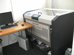 how to use a laser engraver machine